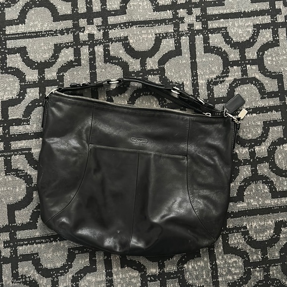 Coach Black Leather Shoulder Bag with Sleek Design - Picture 1 of 1